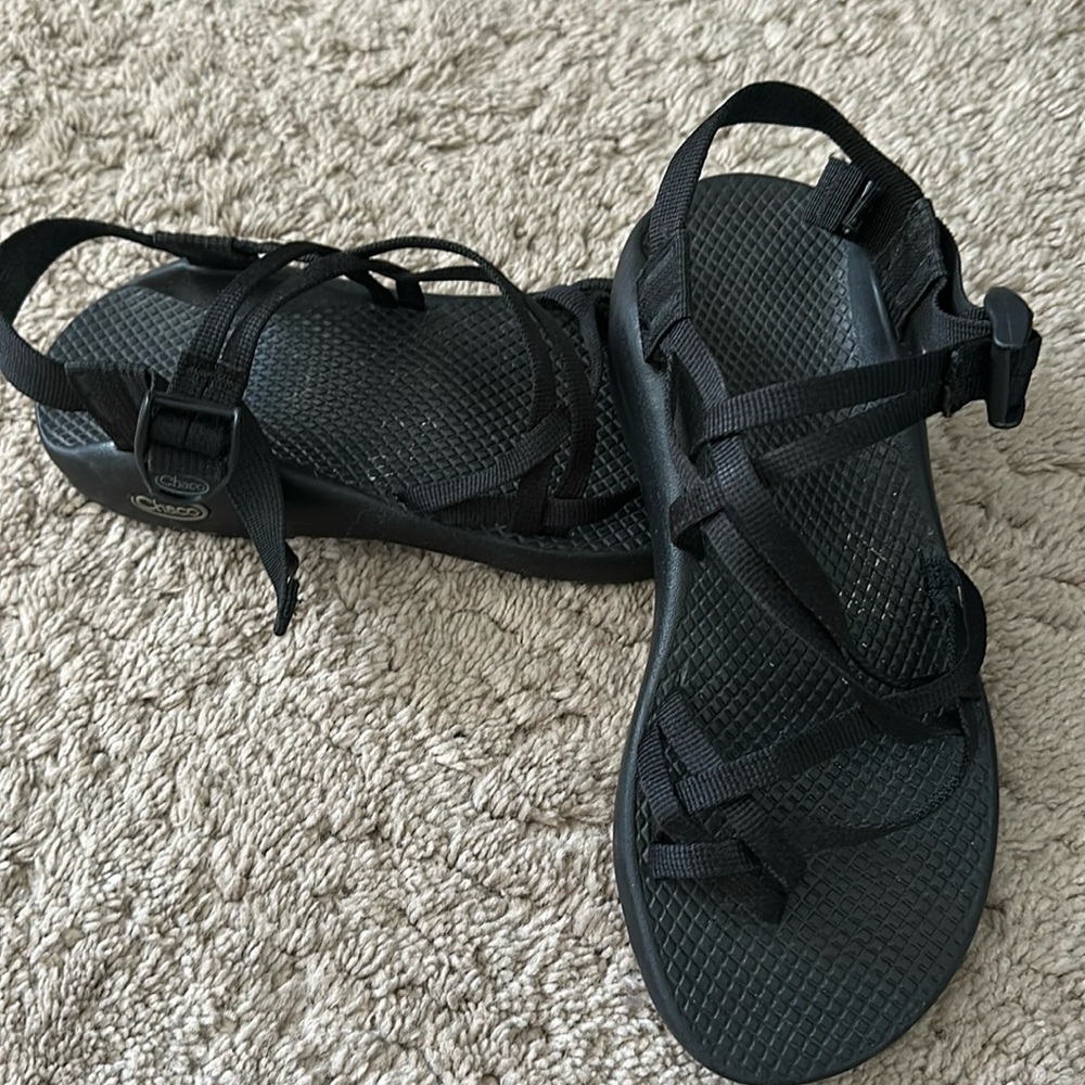 Chaco women’s 9 (to me they fit like a 10). ZX/2   Black dual strapped cushioned